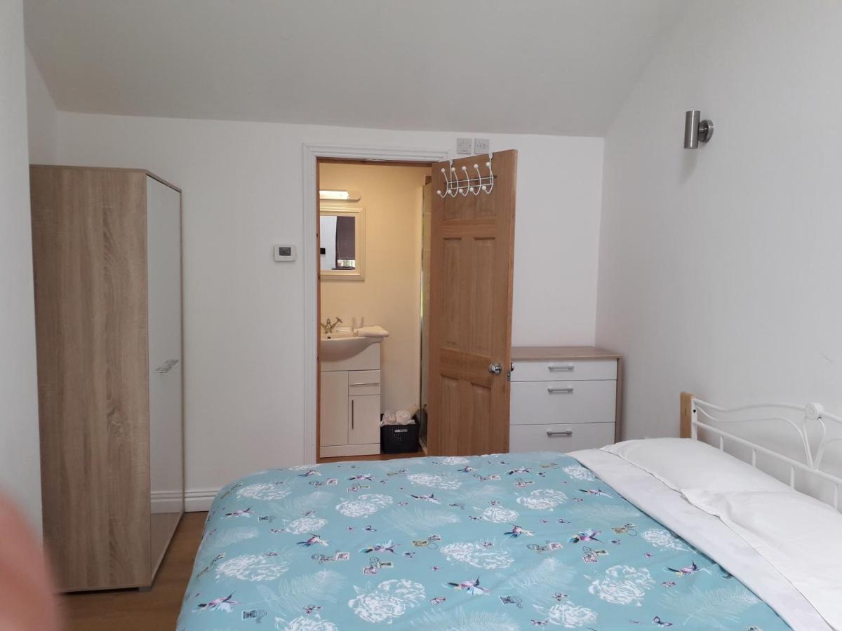 Brook Barn B&B Hale  Экстерьер фото