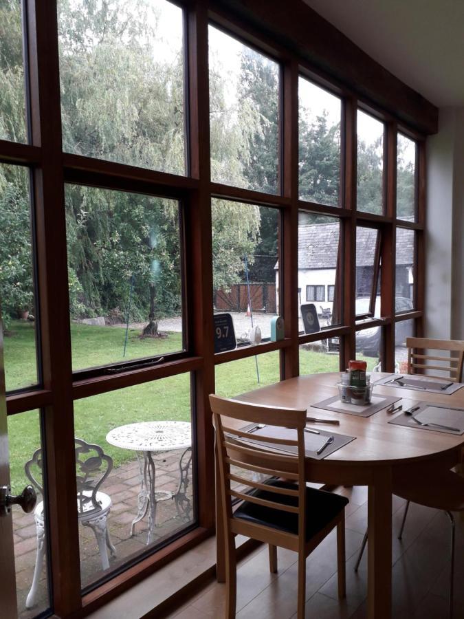 Brook Barn B&B Hale  Экстерьер фото