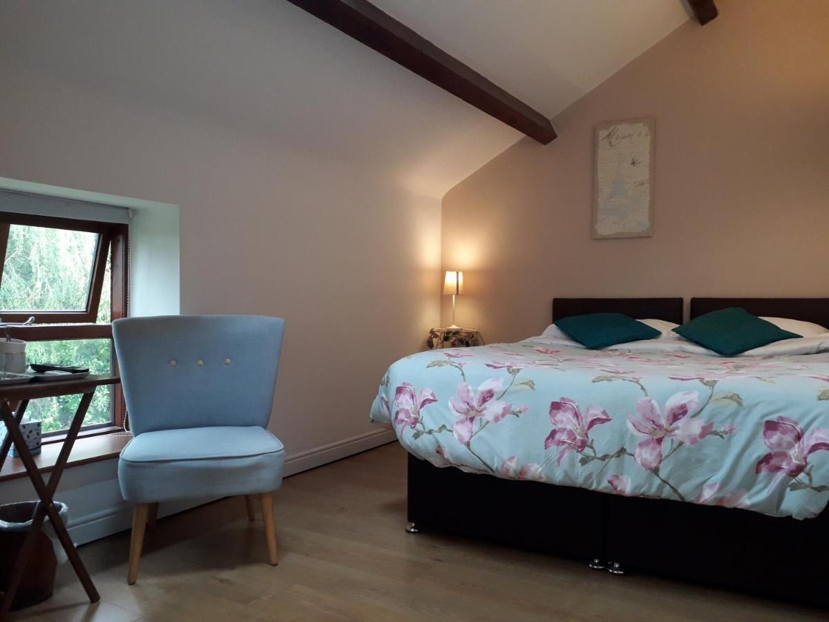 Brook Barn B&B Hale  Экстерьер фото