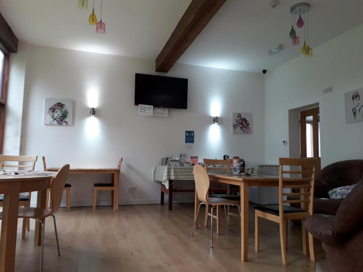 Brook Barn B&B Hale  Экстерьер фото