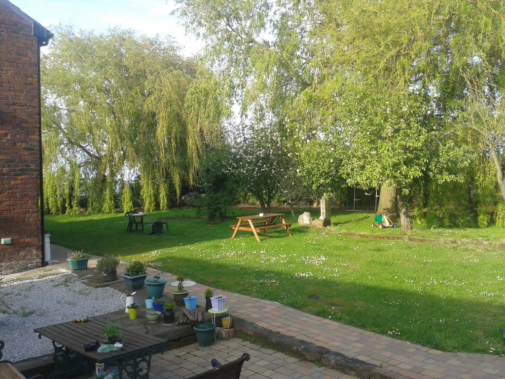 Brook Barn B&B Hale  Экстерьер фото