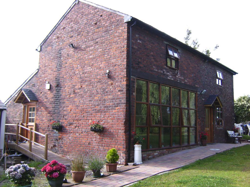Brook Barn B&B Hale  Экстерьер фото
