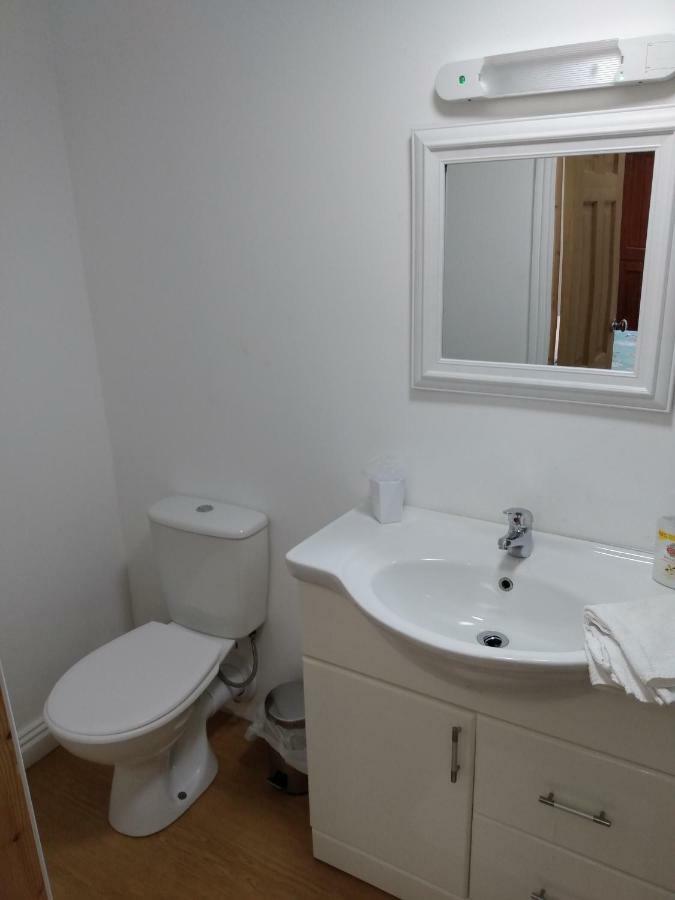 Brook Barn B&B Hale  Экстерьер фото