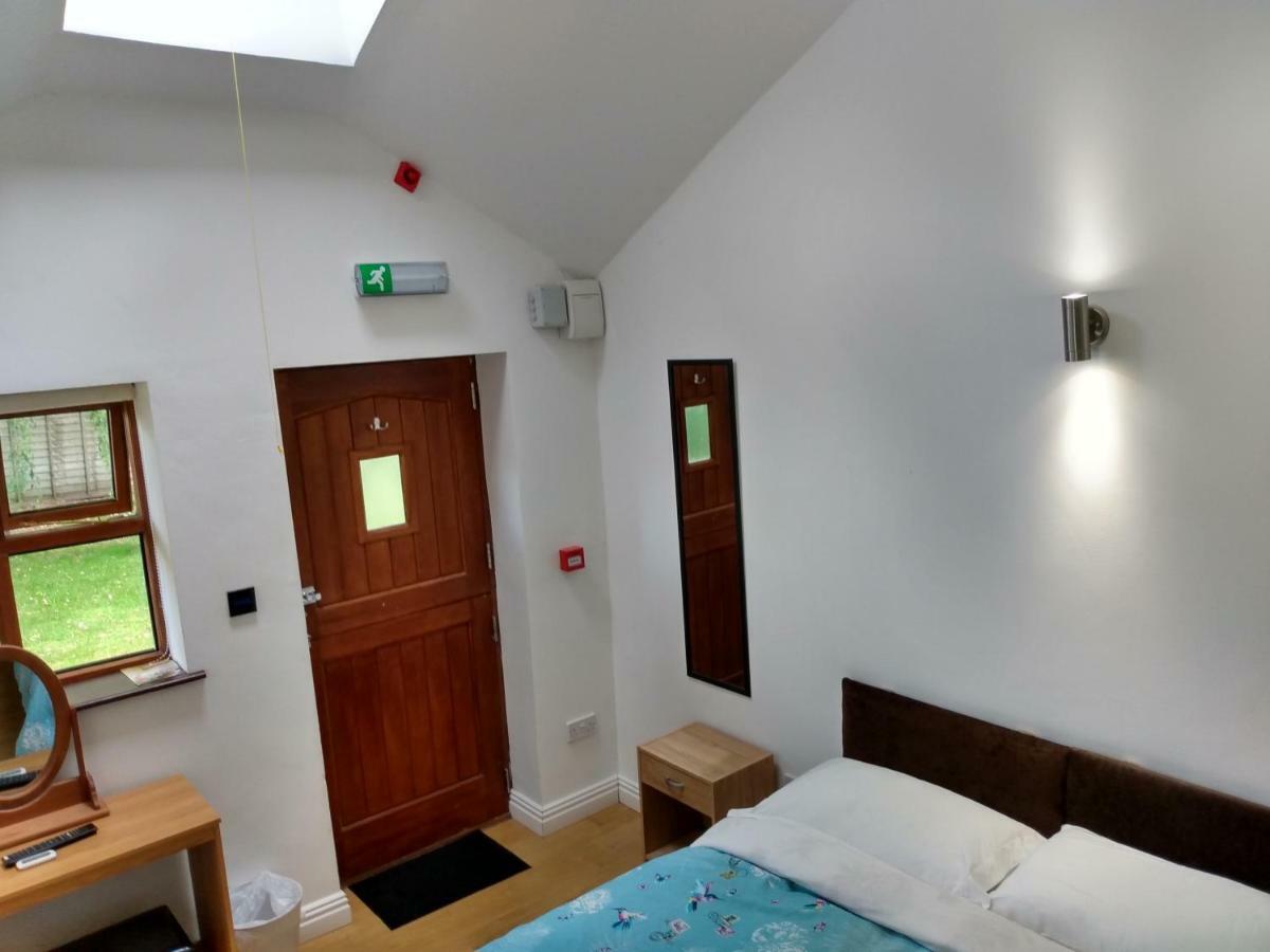 Brook Barn B&B Hale  Экстерьер фото