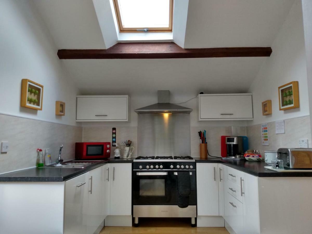 Brook Barn B&B Hale  Экстерьер фото