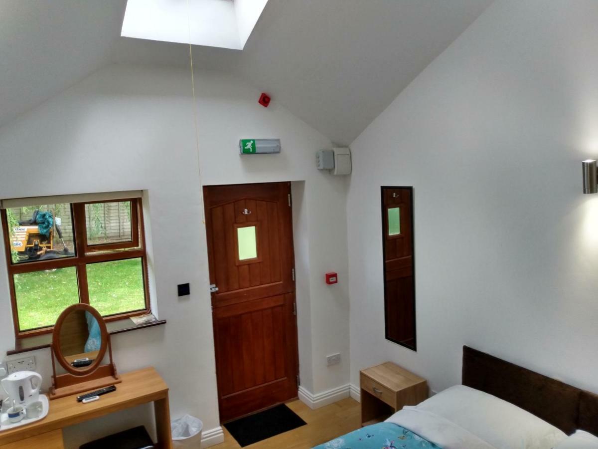 Brook Barn B&B Hale  Экстерьер фото