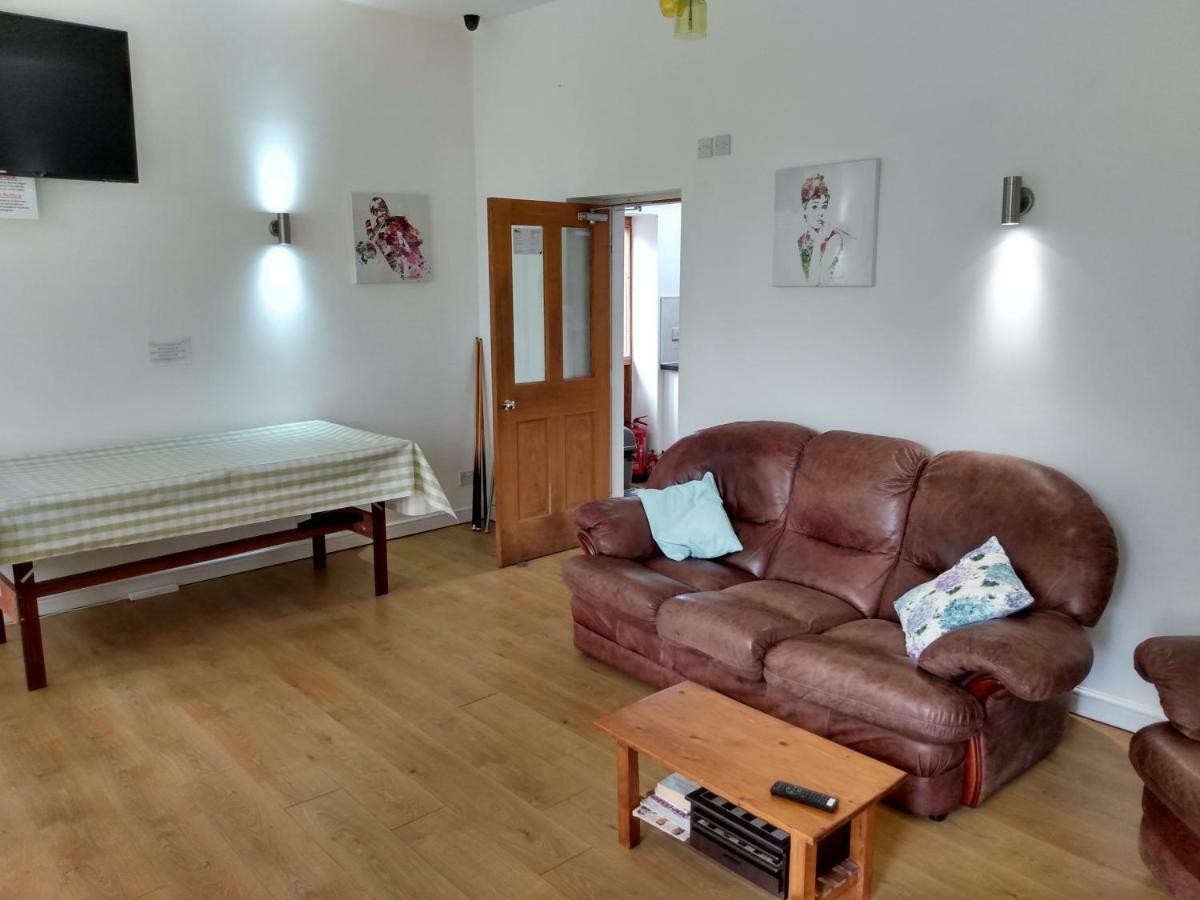 Brook Barn B&B Hale  Экстерьер фото