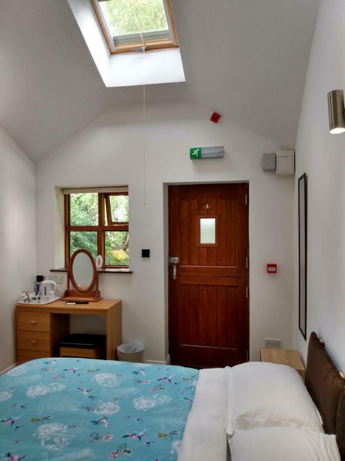Brook Barn B&B Hale  Экстерьер фото
