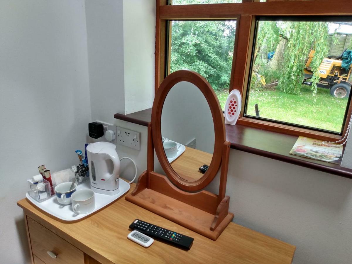Brook Barn B&B Hale  Экстерьер фото
